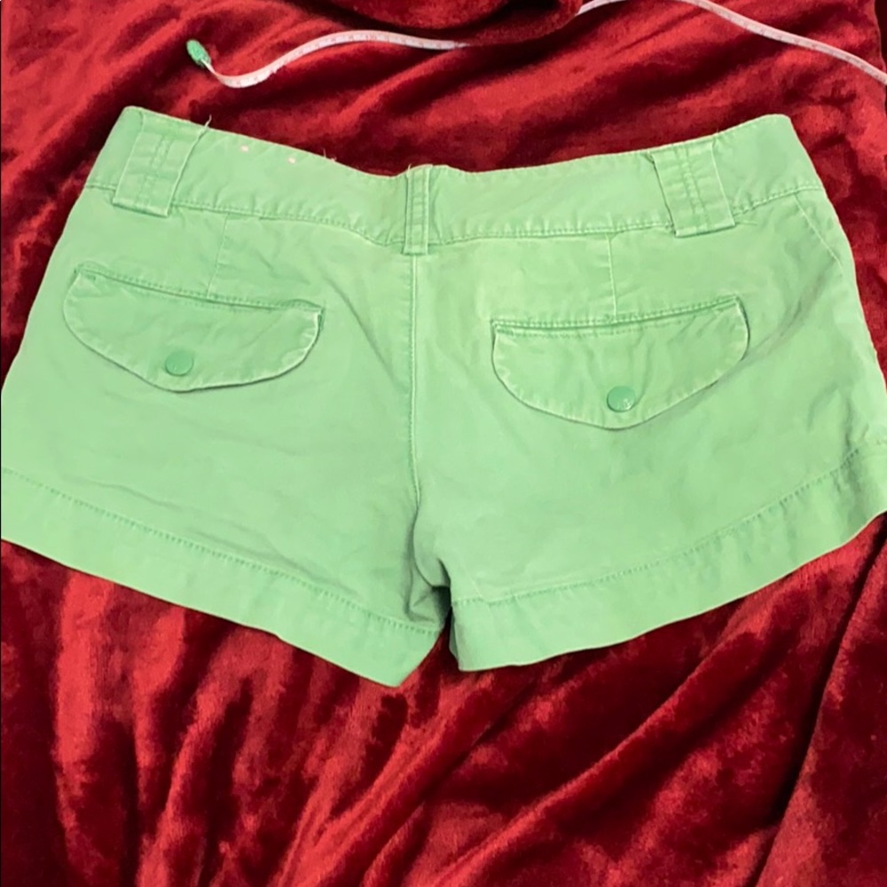 AE Shorts - Picture 2 of 4